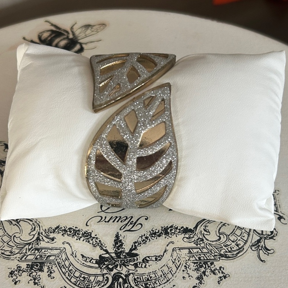 Elegant Silver Leaf Bangle